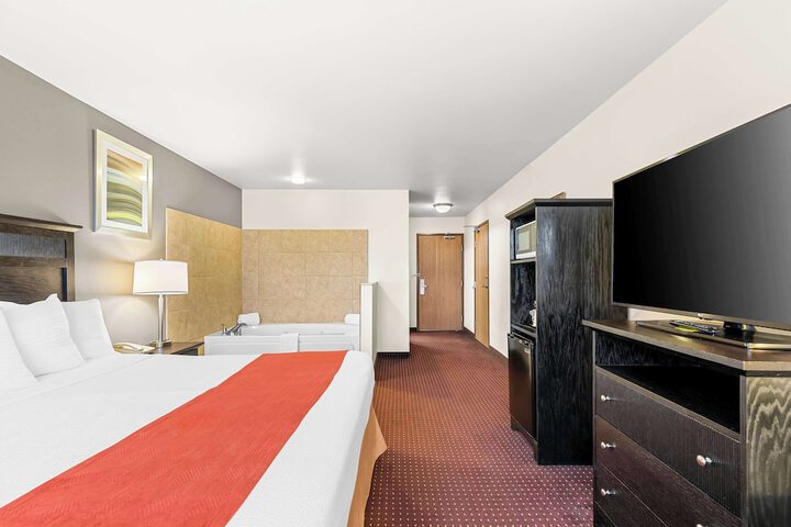 1 King Bed (7 of 13)