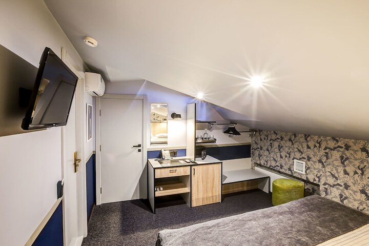 Room 12 of 47