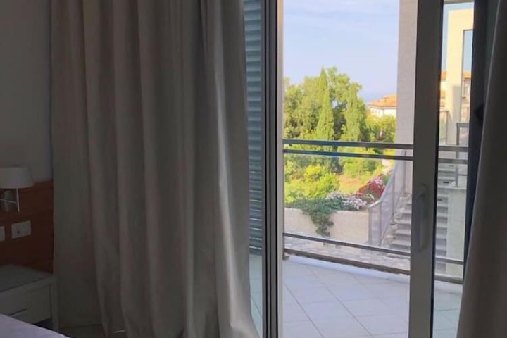 Room 8 of 46