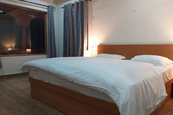 Room 5 of 15