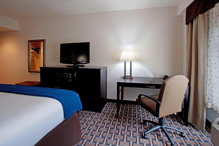 1 King Bed (8 of 11)