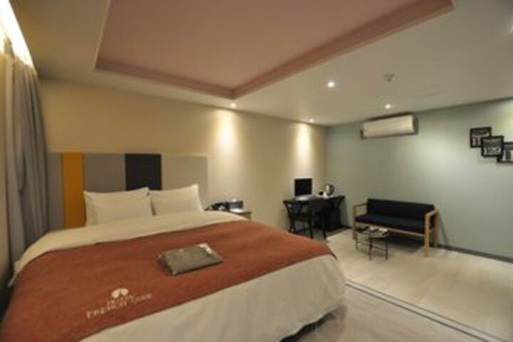 Room 43 of 76