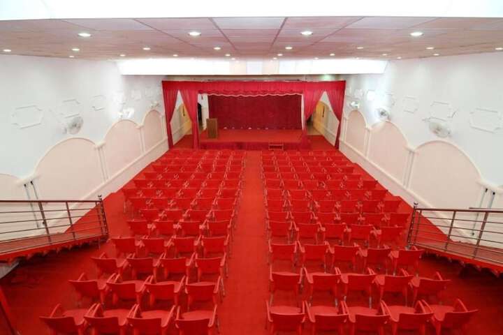 Ballroom/Hall 19 of 20
