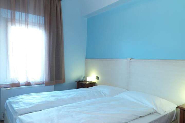 Room 13 of 43
