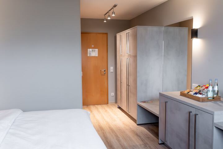 Room 13 of 82