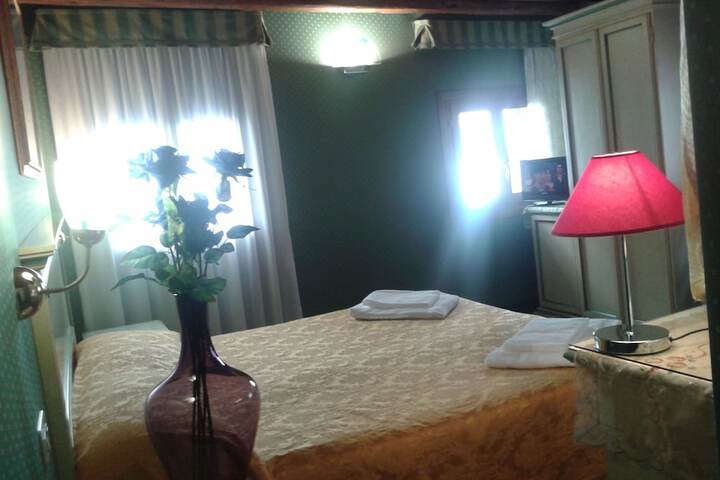 Room 13 of 96