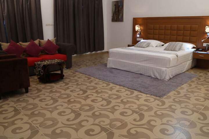 Room 16 of 38