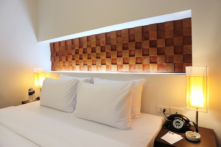 Room 11 of 33