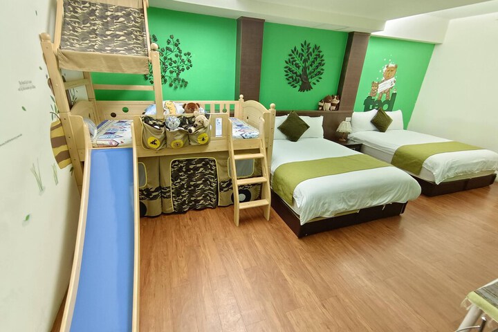 Room 17 of 38