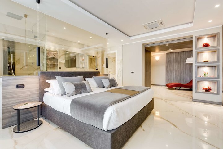 Room 10 of 70