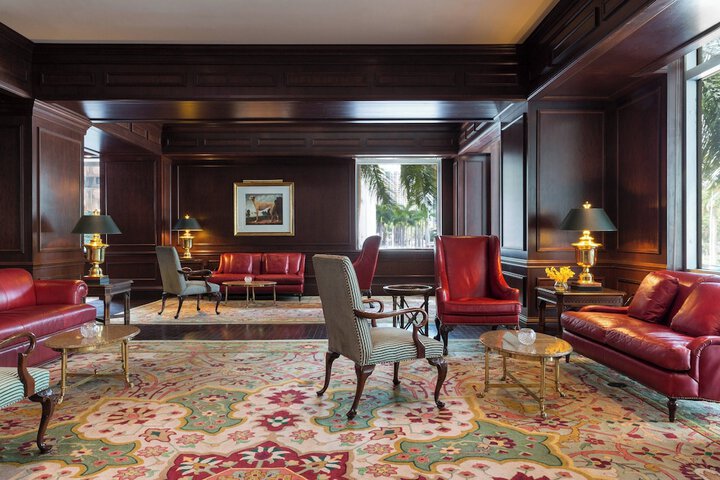 Lounge 45 of 61