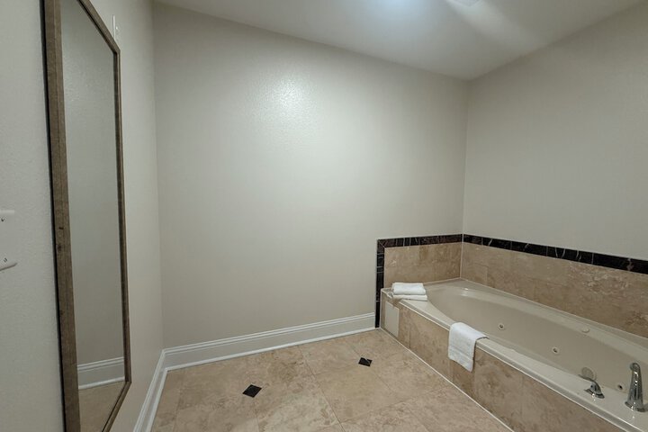 Jetted tub