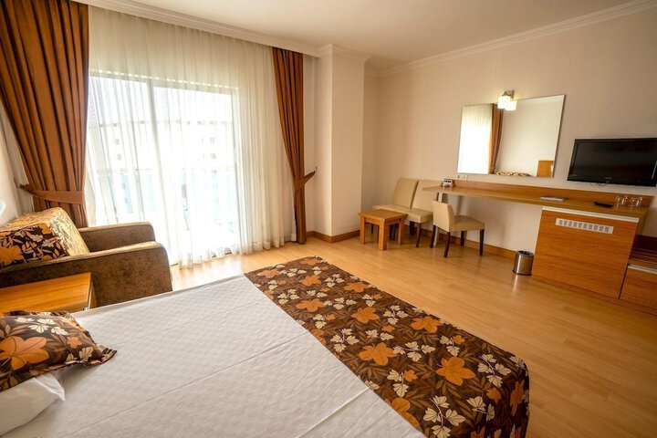 Room 33 of 172