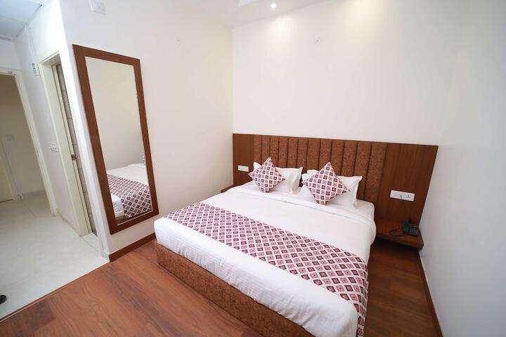 Room 12 of 76