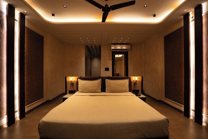 Room 27 of 48