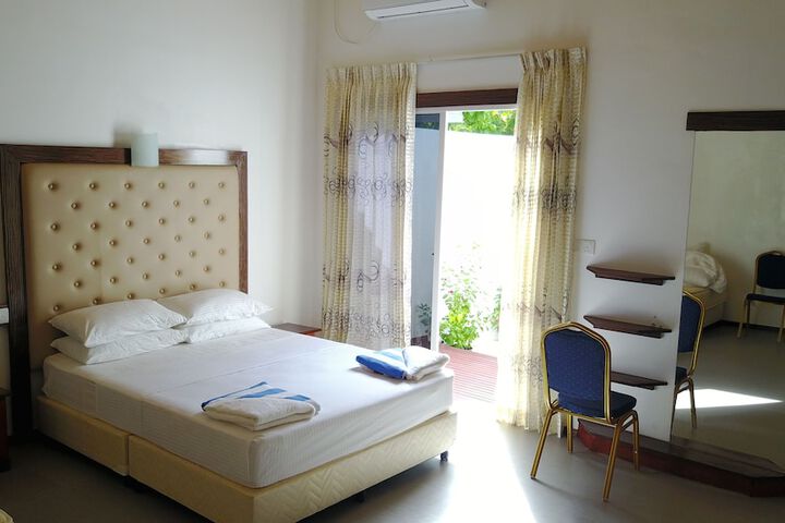 Room 4 of 52