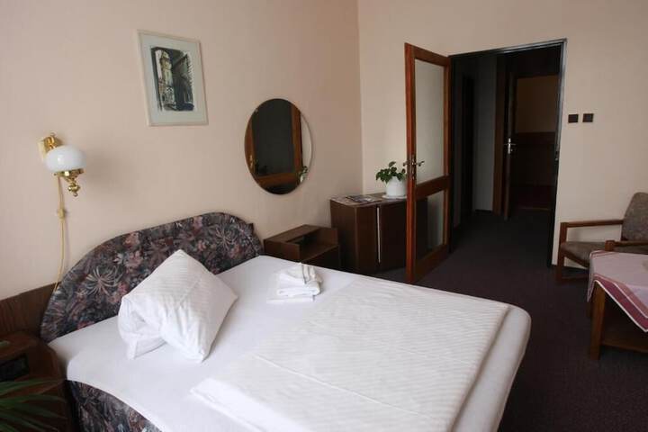 Room 10 of 21