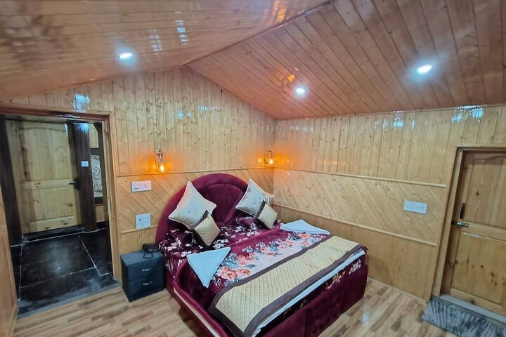 Room 10 of 15