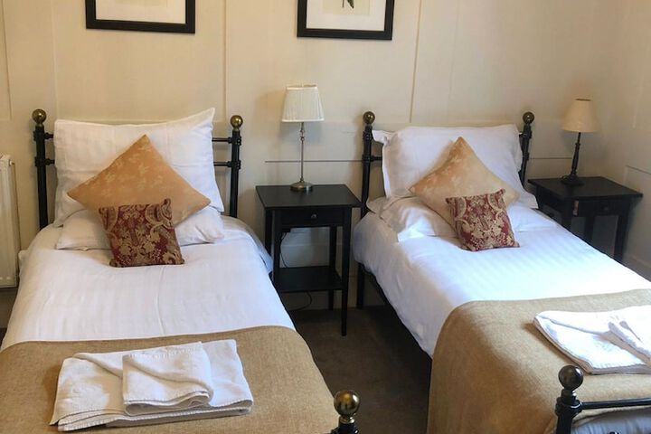 Room 2 of 29