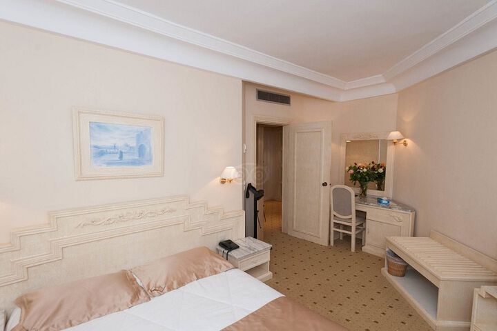 Room 5 of 32