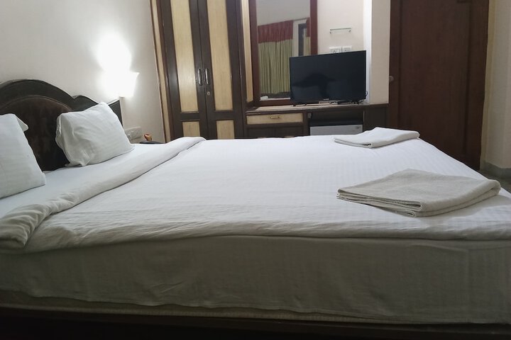 Room 2 of 9