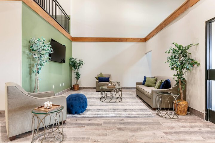 Entrance & Lobby