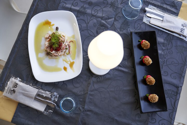 Dining 95 of 123