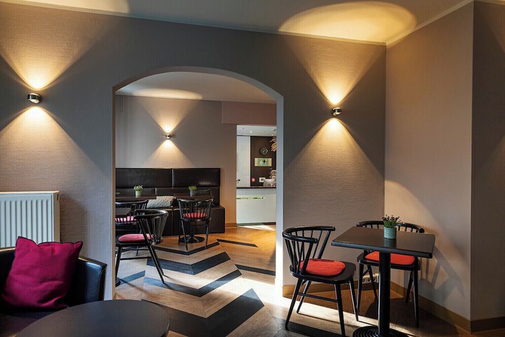 Entrance & Lobby