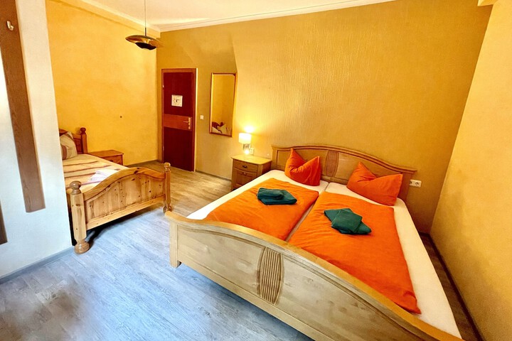 Room 5 of 25