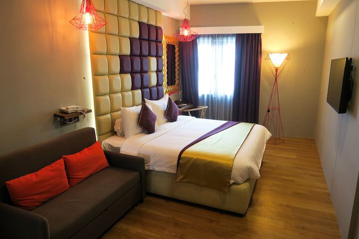 Room 9 of 36