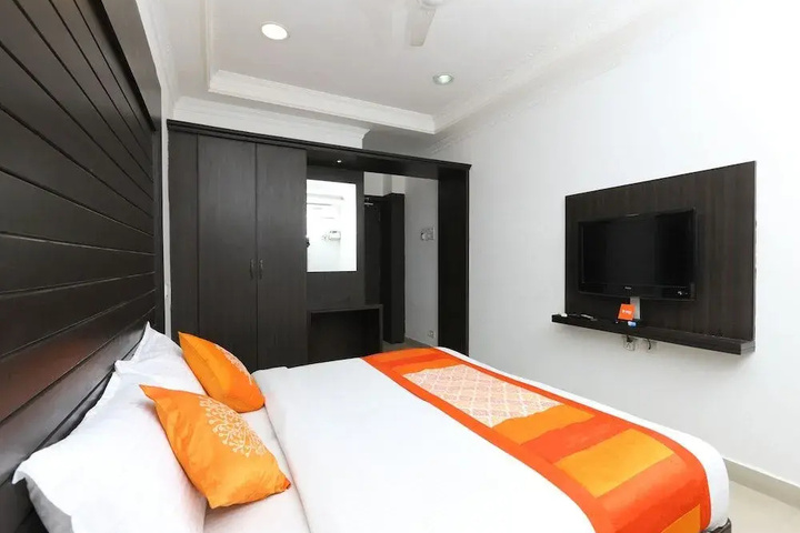 Room 5 of 13