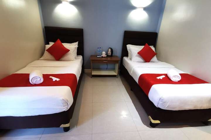 Room 9 of 25