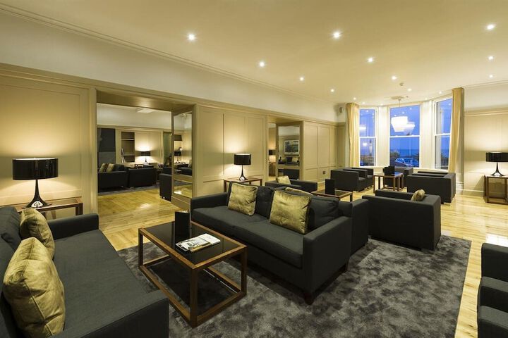 Lounge 64 of 73