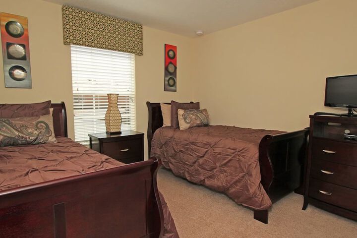 Room 5 of 16