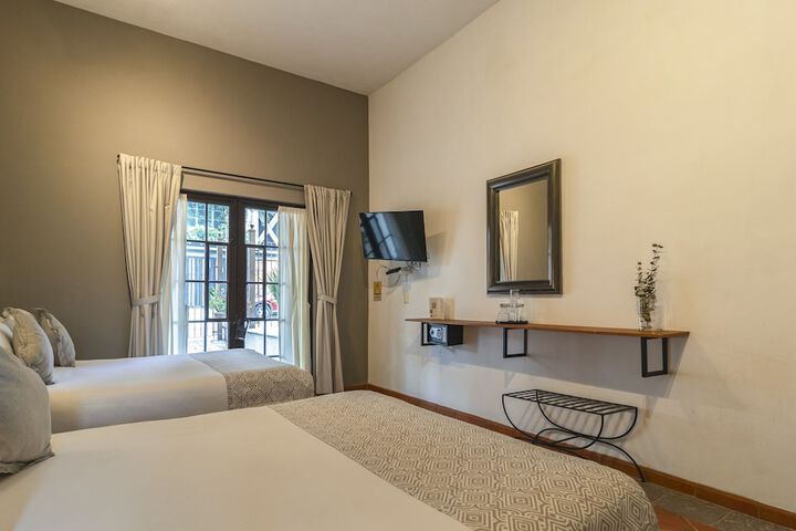 Room 44 of 148