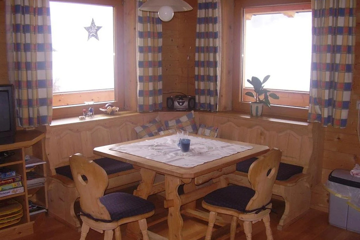 Room 6 of 15
