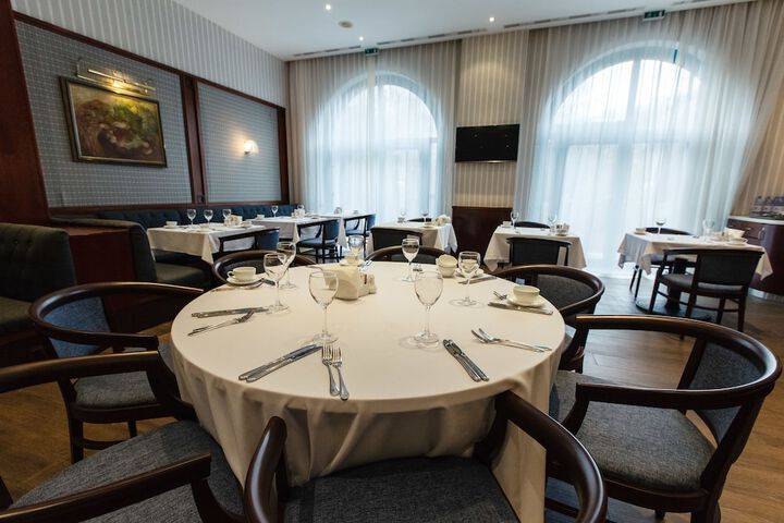 Dining 68 of 82