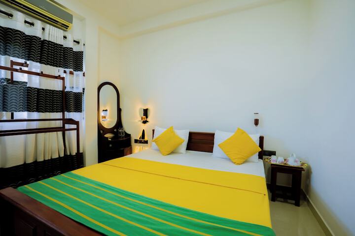 Room 10 of 17