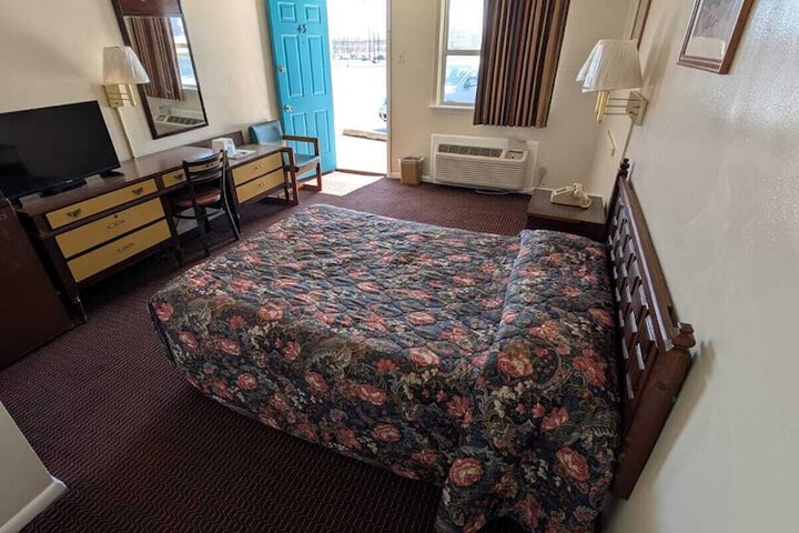 Room 13 of 20