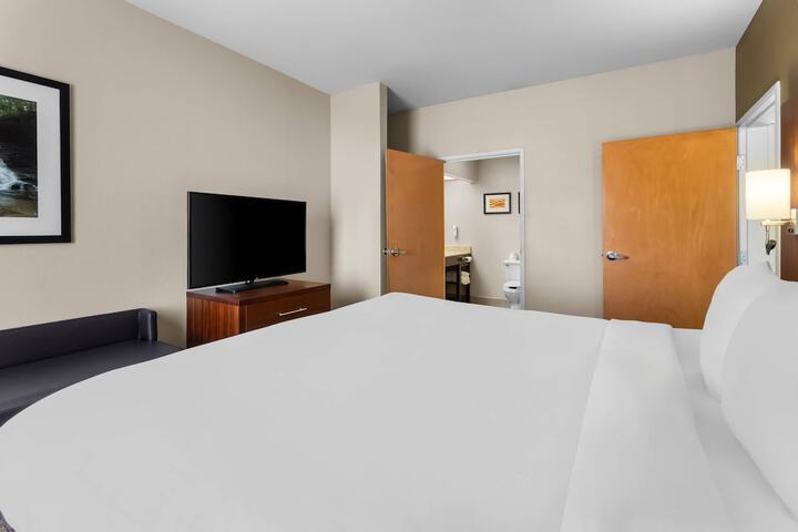 Room 27 of 60