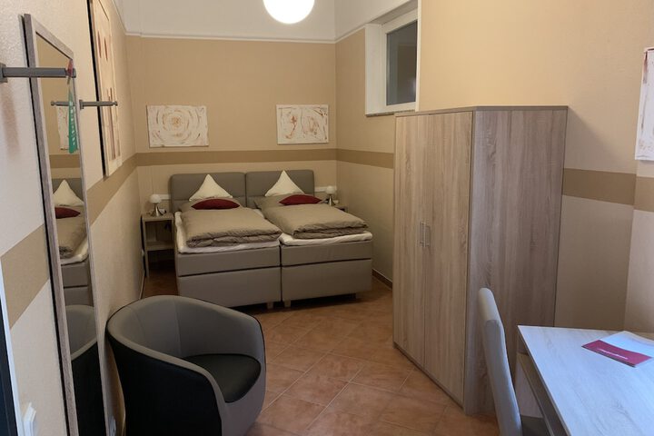 Room 7 of 38