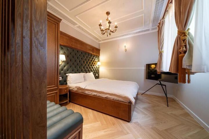 Room 37 of 37