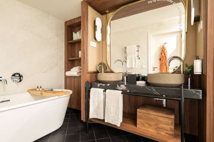 Room 42 of 89