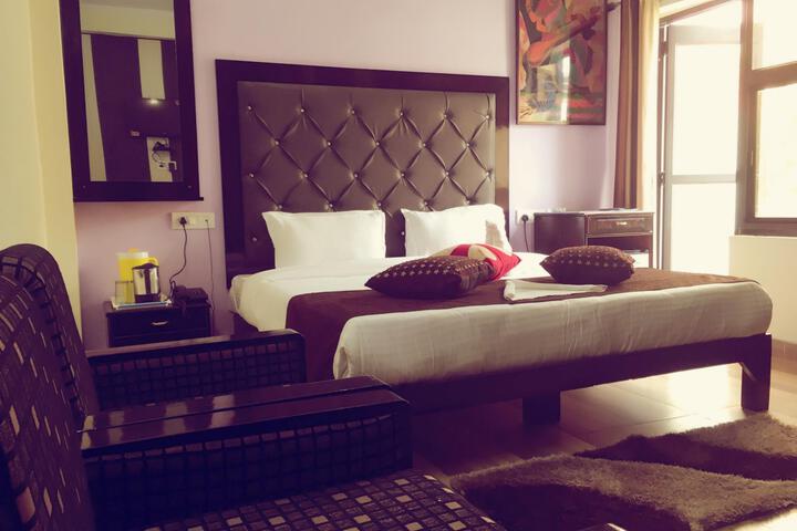Room 9 of 35