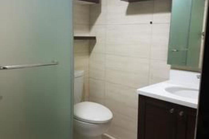 Room 13 of 127