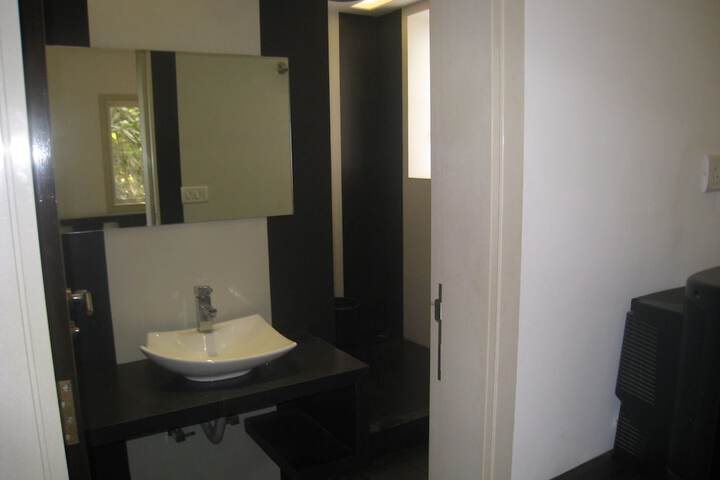 Room 34 of 46