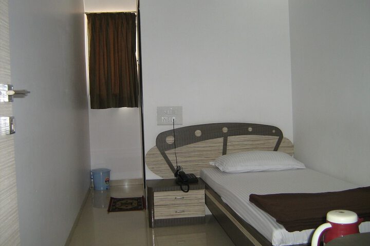 Room 33 of 42