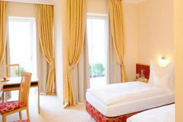 Room 43 of 66