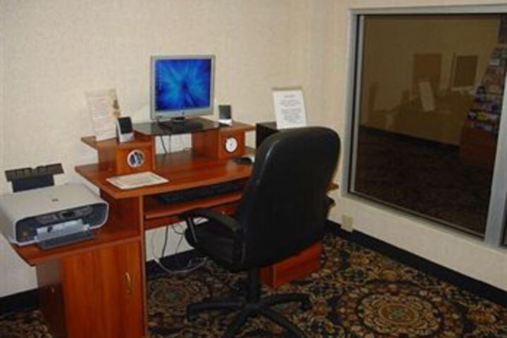 Business Center 6 of 19