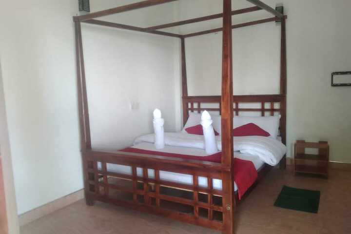 Room 5 of 10